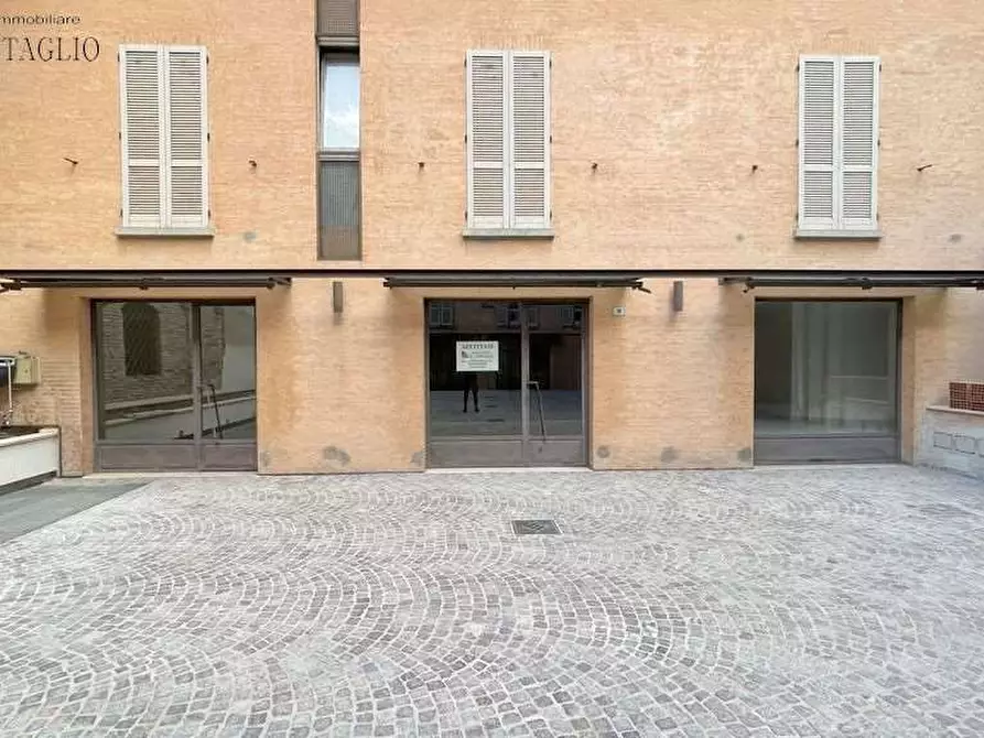 Immagine 6 di Negozio in affitto  a Sassuolo