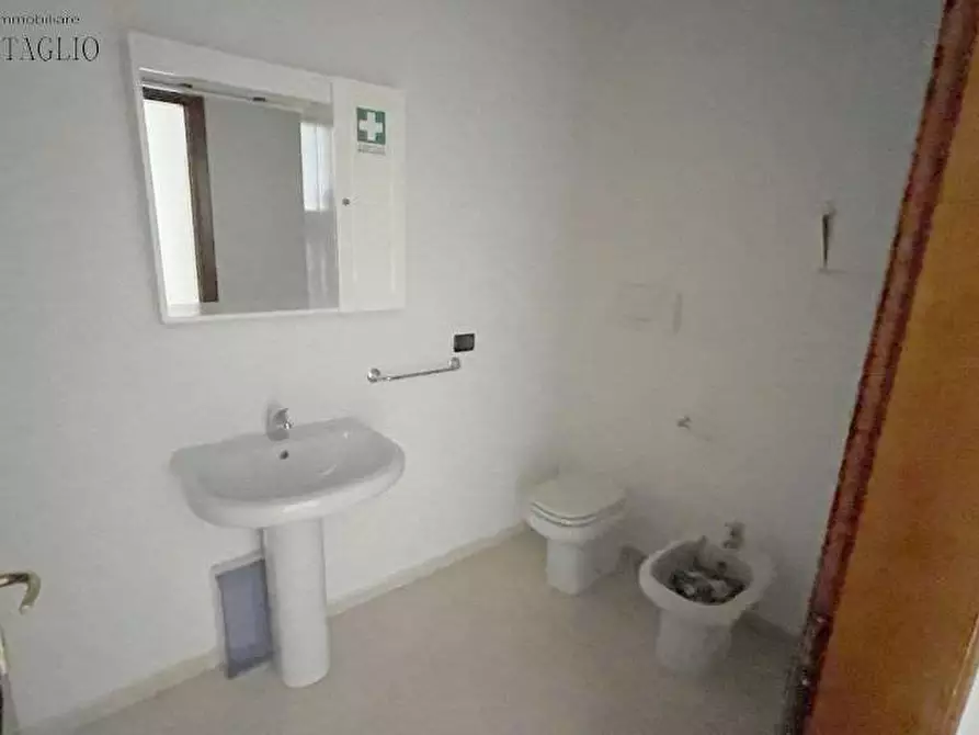 Immagine 3 di Negozio in affitto  a Sassuolo