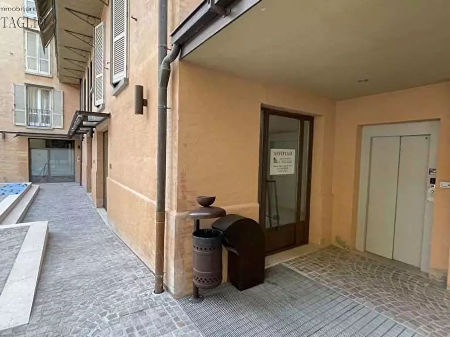 Immagine 6 di Negozio in affitto  a Sassuolo