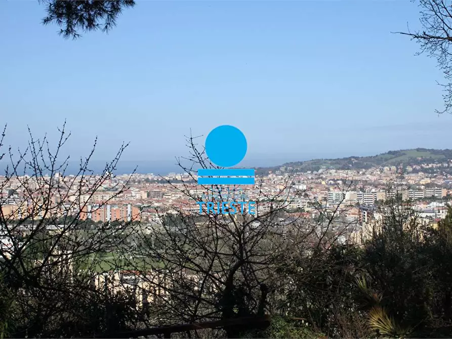 Immagine 1 di Rustico / casale in vendita  a Pesaro