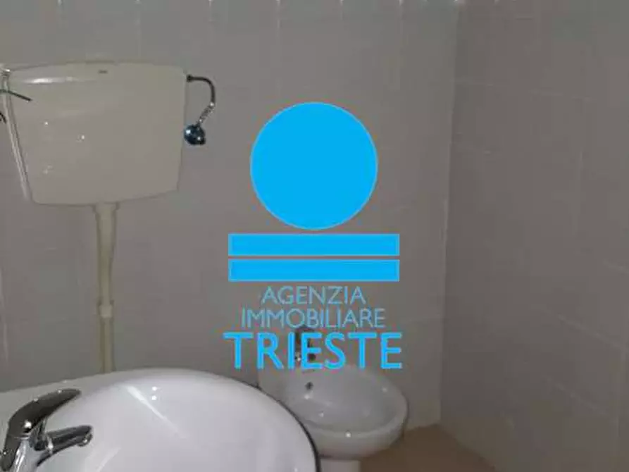 Immagine 9 di Ufficio in affitto  a Pesaro
