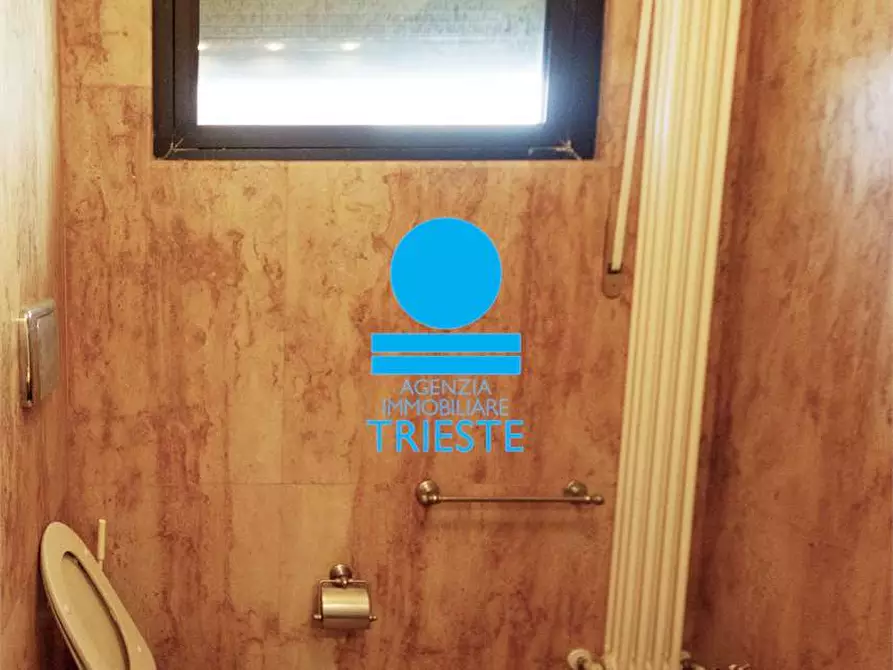 Immagine 21 di Villa in vendita  a Pesaro