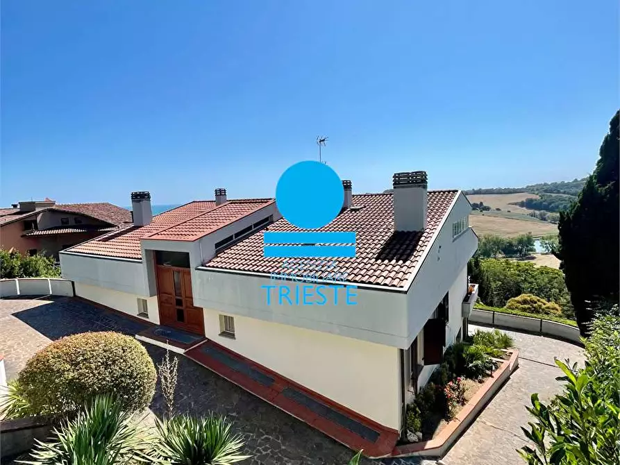 Immagine 1 di Villa in vendita  a Pesaro