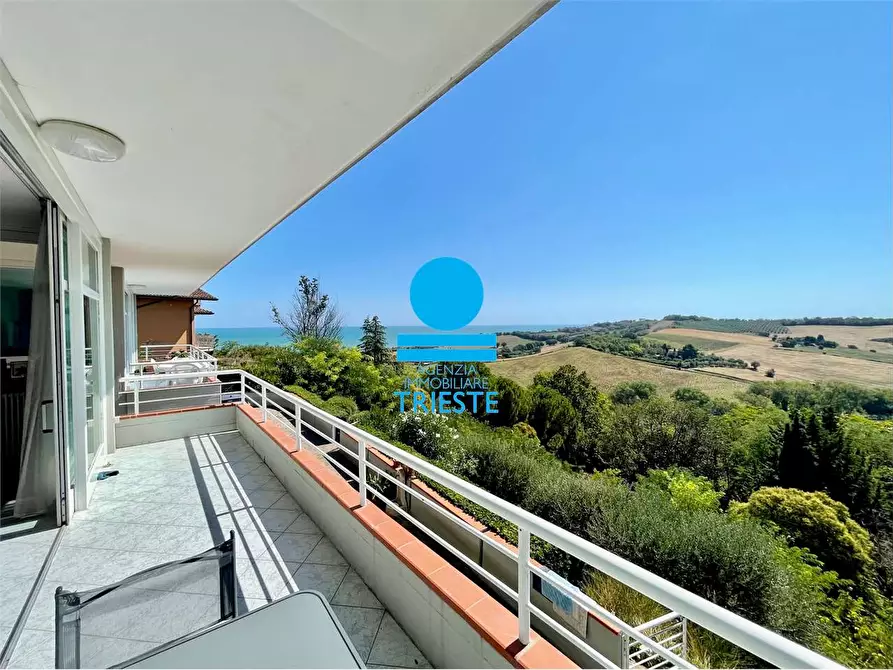 Immagine 16 di Villa in vendita  a Pesaro