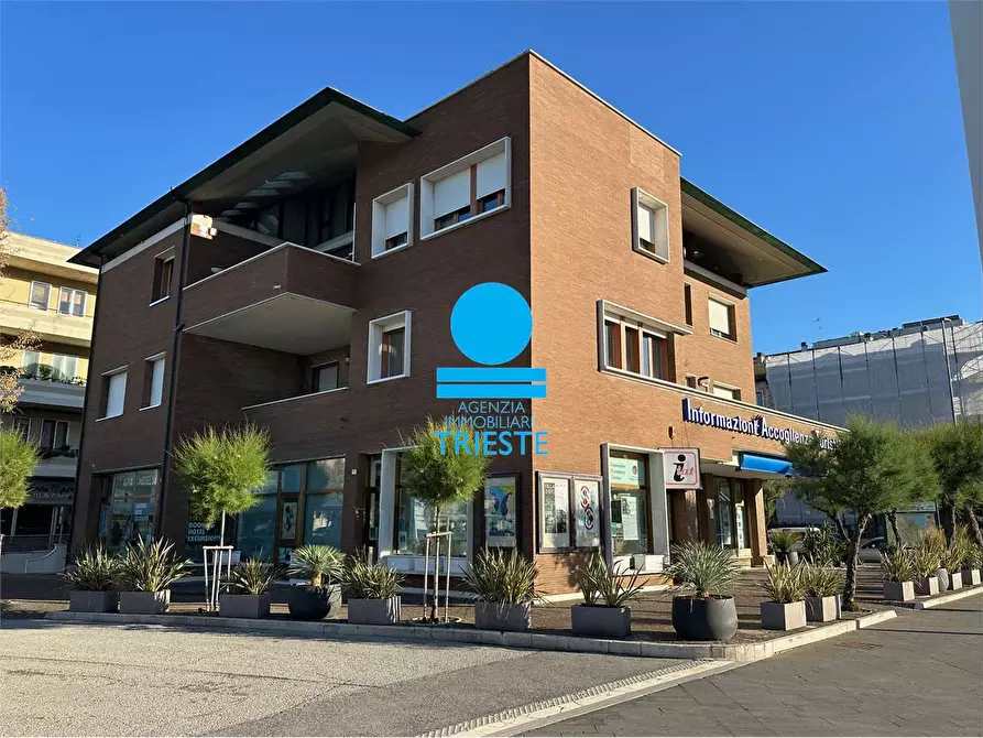 Immagine 24 di Ufficio in affitto  a Pesaro