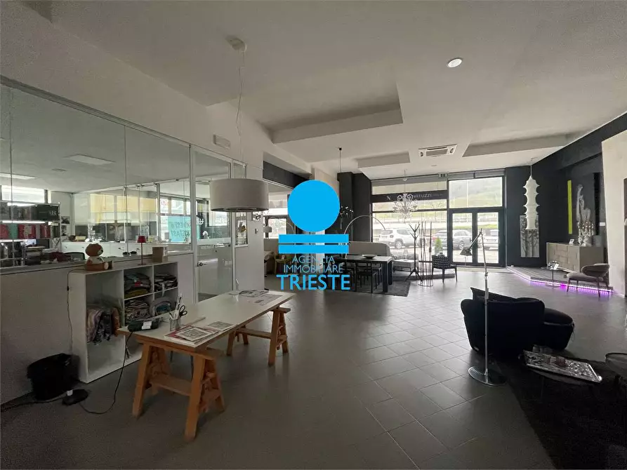 Immagine 1 di Negozio in affitto  a Pesaro