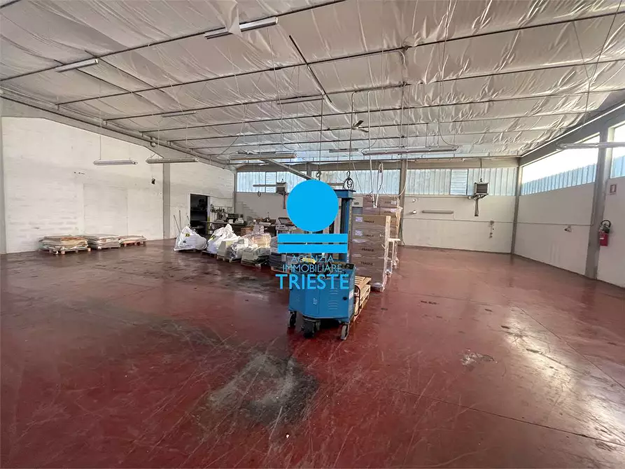 Immagine 1 di Capannone industriale in affitto  a Pesaro