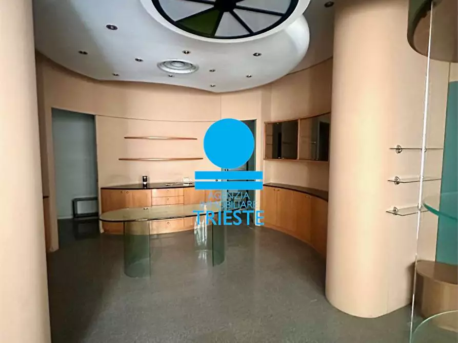 Immagine 5 di Negozio in vendita  a Pesaro