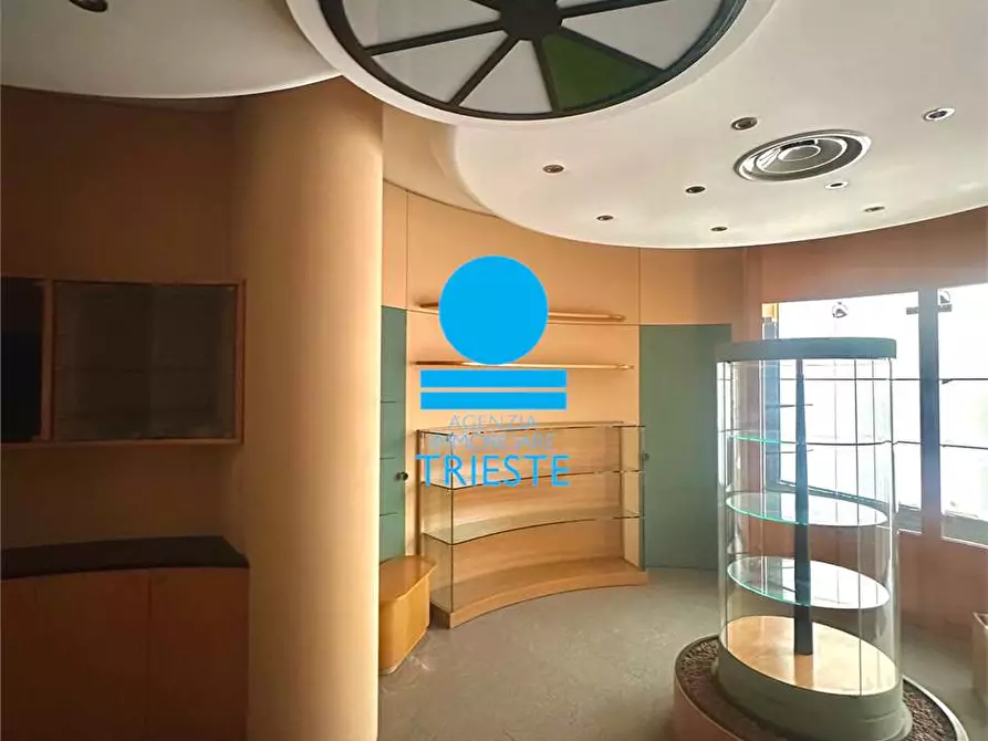 Immagine 4 di Negozio in vendita  a Pesaro