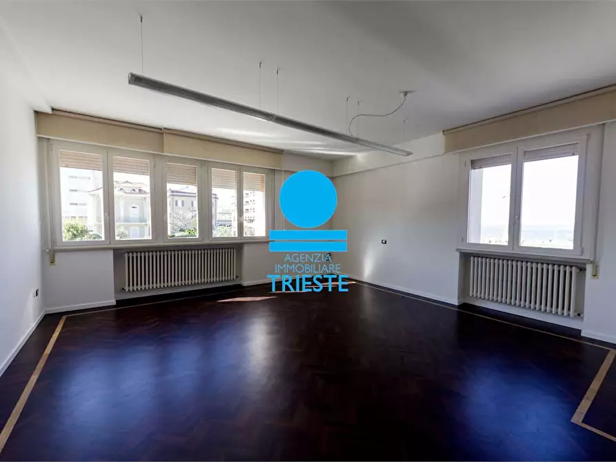 Immagine 2 di Ufficio in affitto  a Pesaro