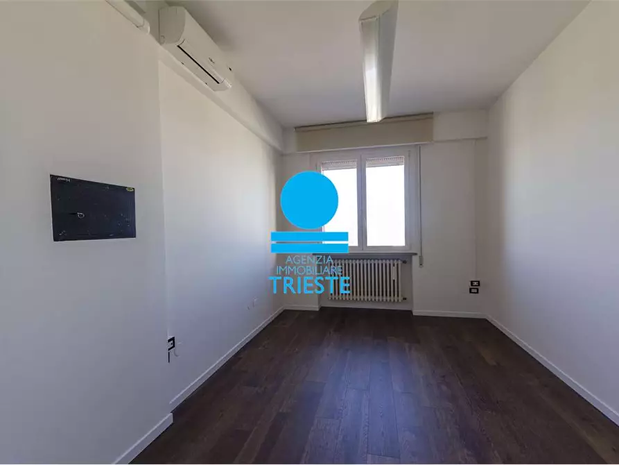 Immagine 7 di Ufficio in affitto  a Pesaro