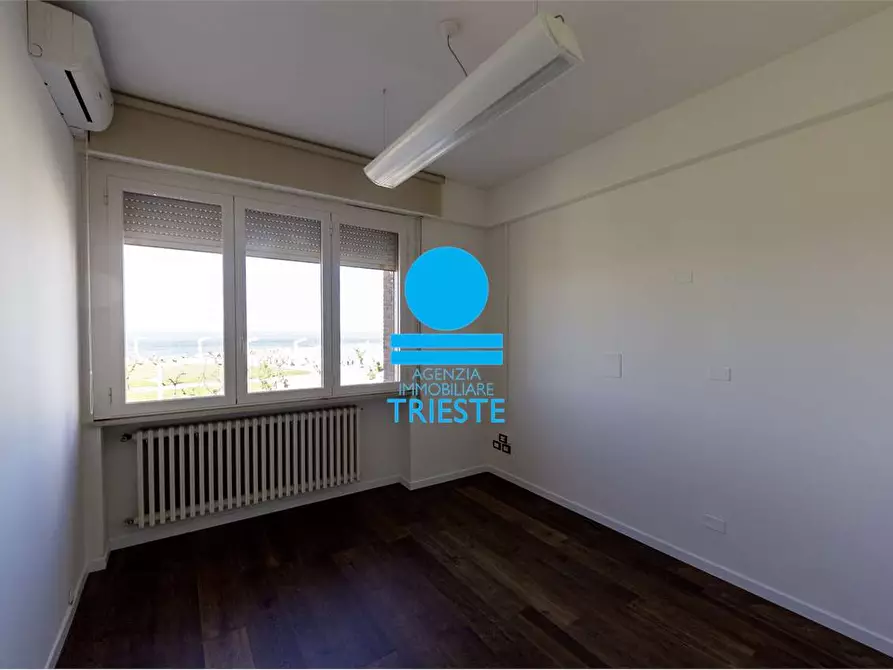 Immagine 8 di Ufficio in affitto  a Pesaro