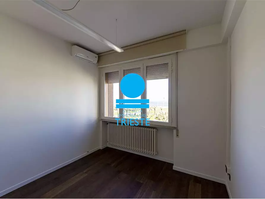 Immagine 10 di Ufficio in affitto  a Pesaro