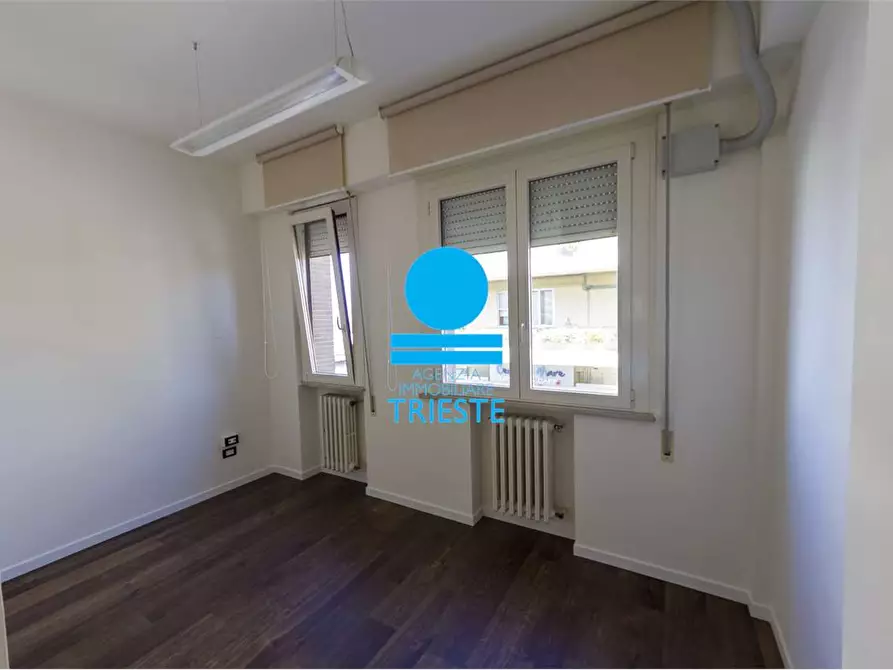 Immagine 11 di Ufficio in affitto  a Pesaro