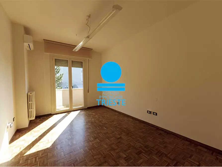 Immagine 12 di Ufficio in affitto  a Pesaro