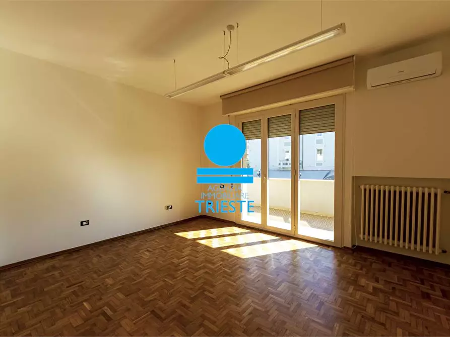 Immagine 13 di Ufficio in affitto  a Pesaro