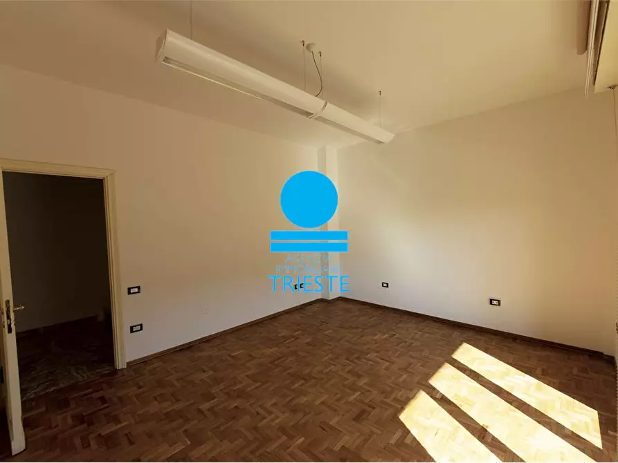 Immagine 14 di Ufficio in affitto  a Pesaro