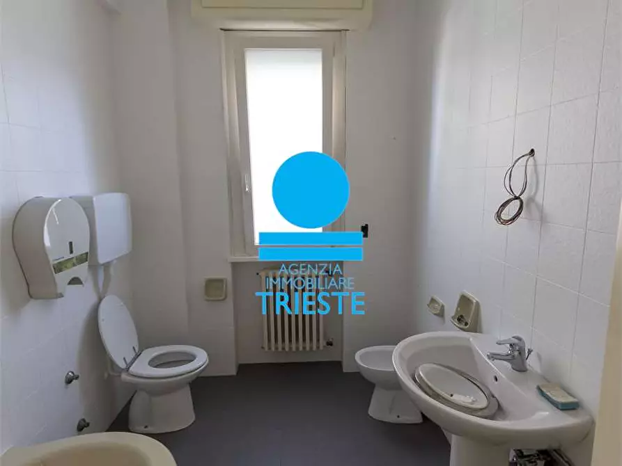 Immagine 20 di Ufficio in affitto  a Pesaro