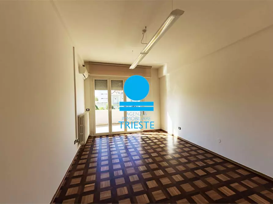 Immagine 17 di Ufficio in affitto  a Pesaro