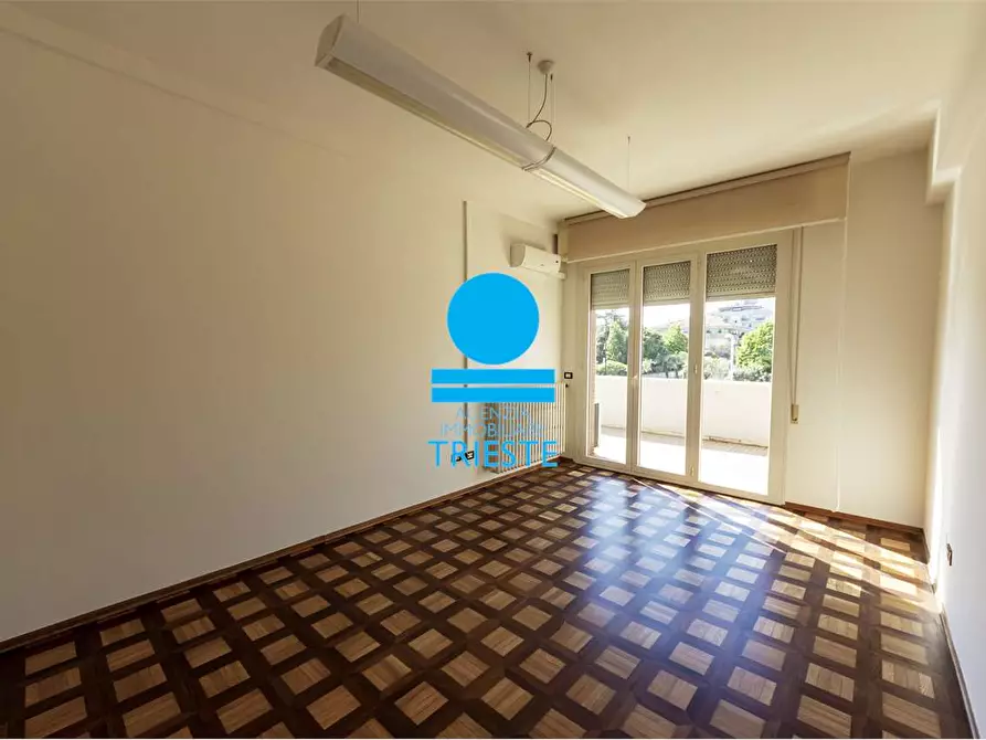 Immagine 16 di Ufficio in affitto  a Pesaro