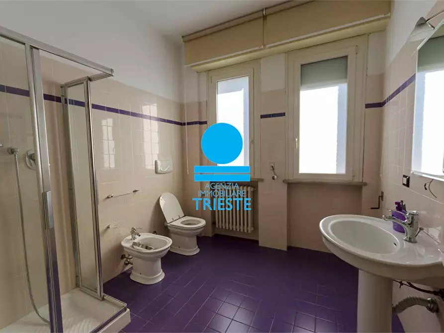 Immagine 19 di Ufficio in affitto  a Pesaro