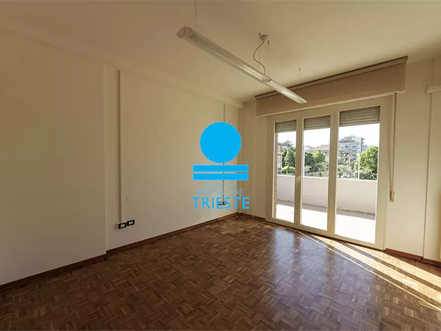 Immagine 15 di Ufficio in affitto  a Pesaro