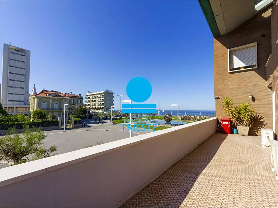 Immagine 21 di Ufficio in affitto  a Pesaro