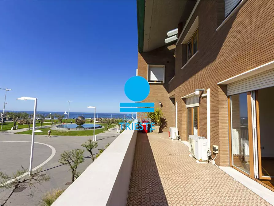 Immagine 1 di Ufficio in affitto  a Pesaro