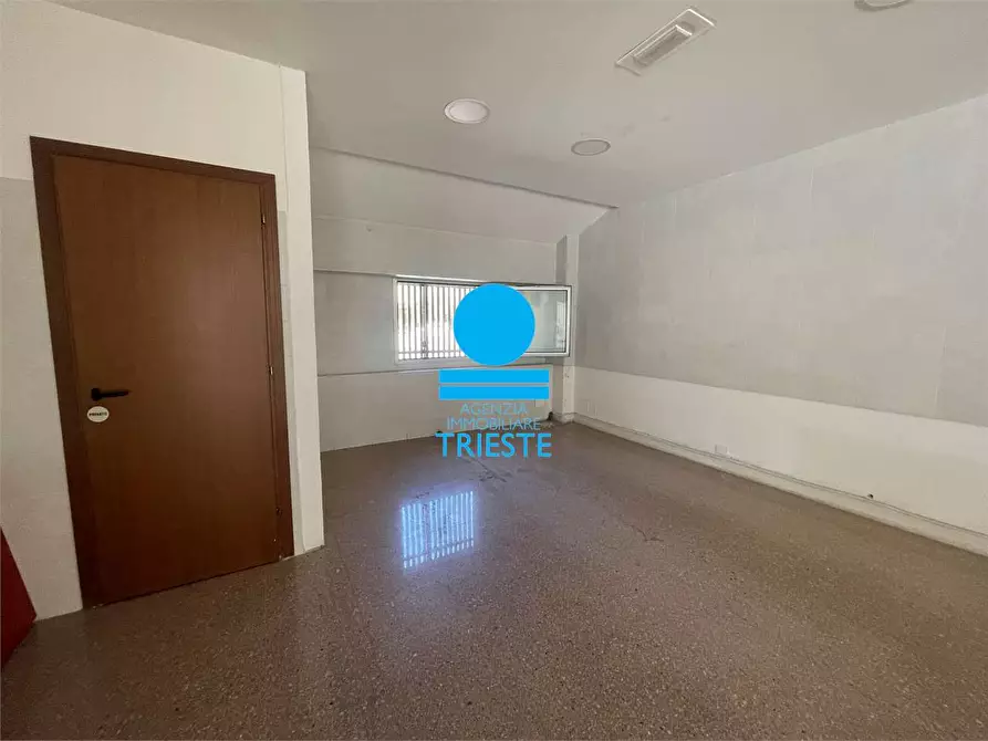 Immagine 5 di Negozio in affitto  a Pesaro