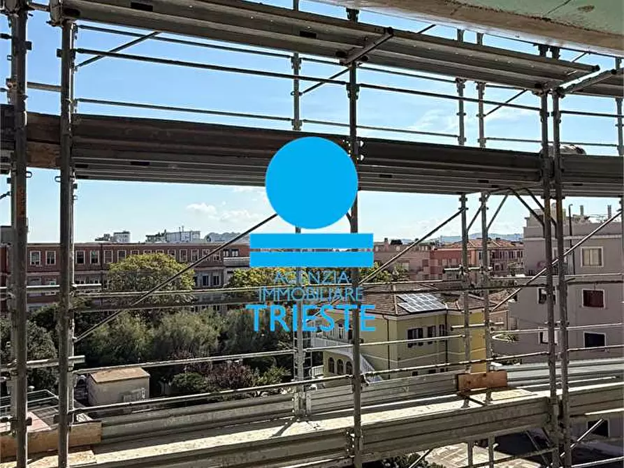 Immagine 9 di Trilocale in vendita  a Pesaro