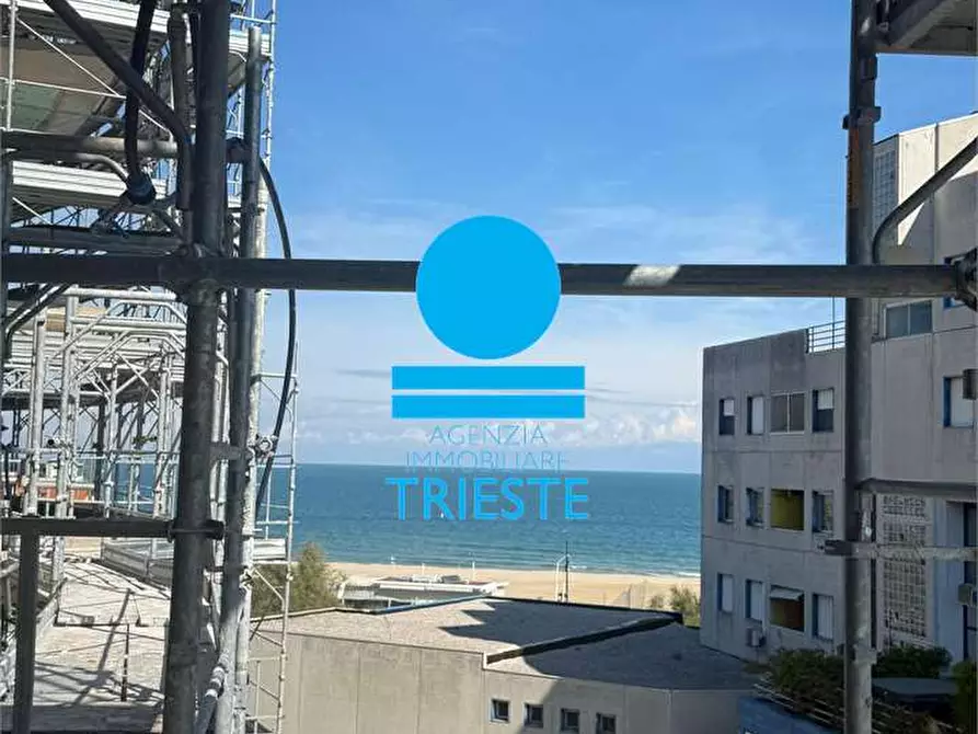 Immagine 15 di Trilocale in vendita  a Pesaro