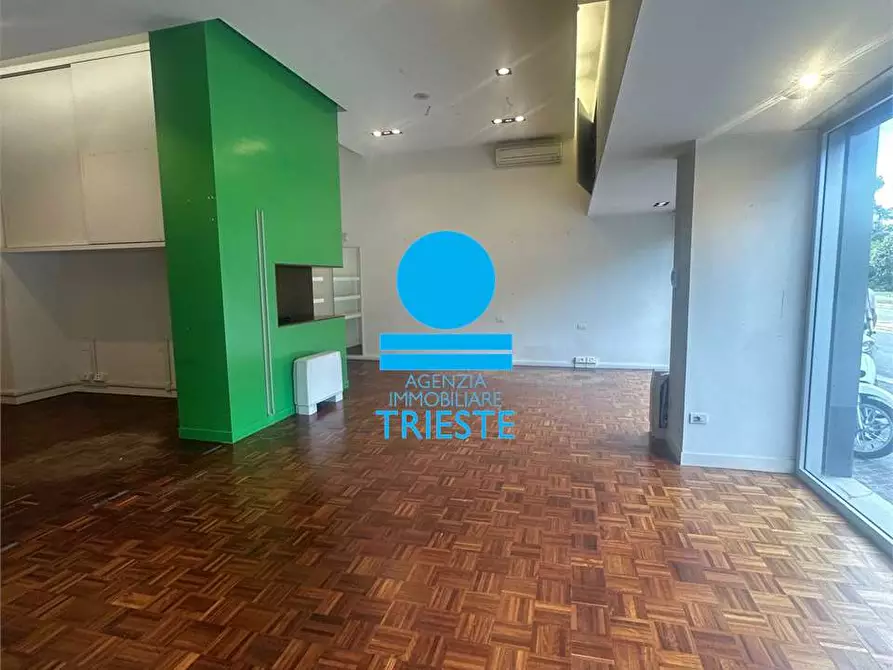 Immagine 5 di Negozio in vendita  a Pesaro