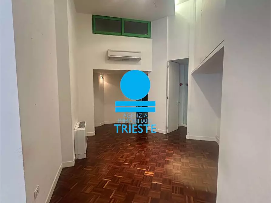 Immagine 8 di Negozio in vendita  a Pesaro