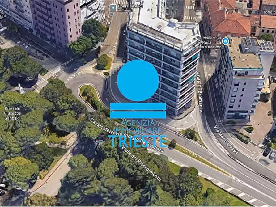 Immagine 12 di Negozio in vendita  a Pesaro