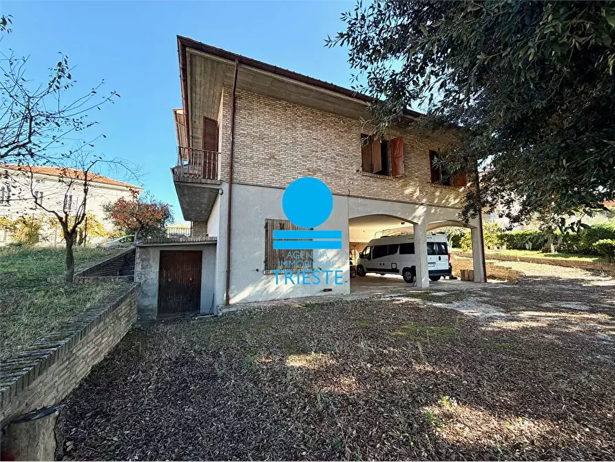 Immagine 8 di Villa in vendita  a Mombaroccio