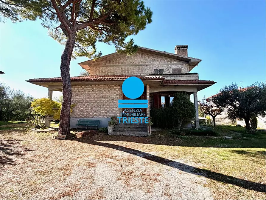 Immagine 2 di Villa in vendita  a Mombaroccio