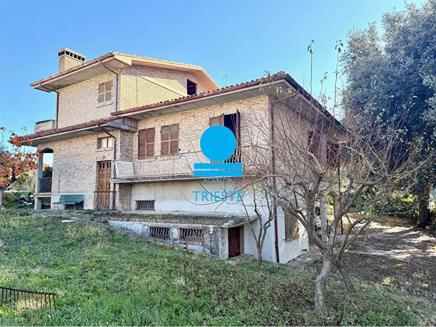 Immagine 4 di Villa in vendita  a Mombaroccio