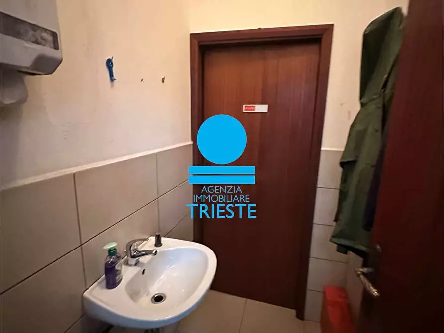 Immagine 7 di Capannone industriale in affitto  a Pesaro