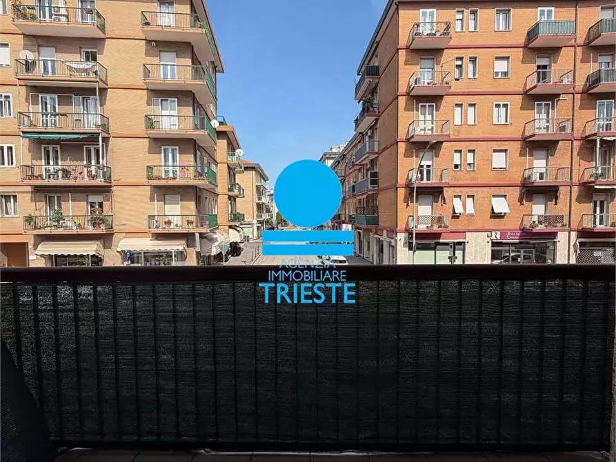 Immagine 10 di Trilocale in vendita  a Pesaro