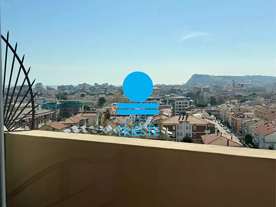 Immagine 18 di Bilocale in vendita  a Pesaro