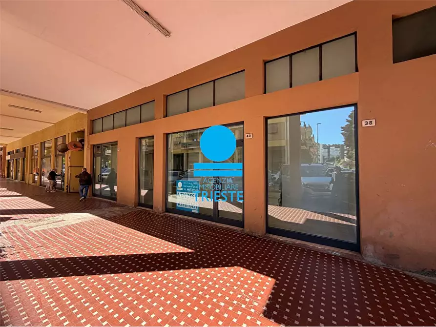 Immagine 1 di Negozio in vendita  in via galilei 40 a Pesaro