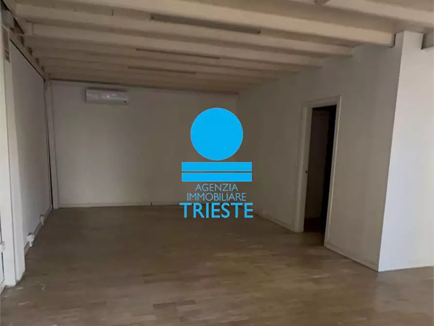 Immagine 4 di Negozio in vendita  in via galilei 40 a Pesaro