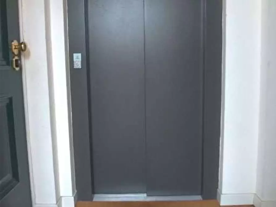 Immagine 20 di Mansarda in vendita  in Via Anzani  15 a Como