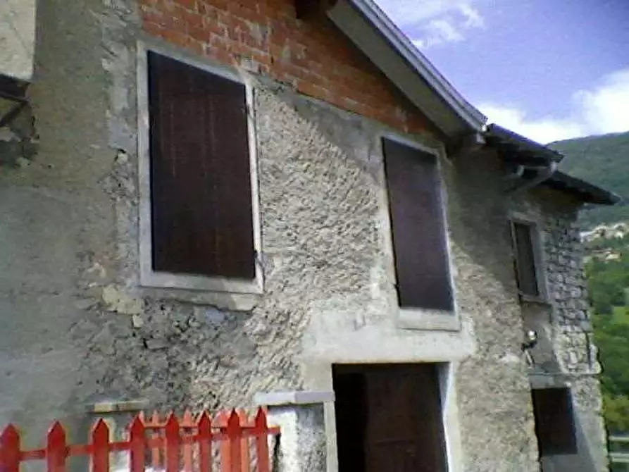 Immagine 1 di Casa indipendente in vendita  a Laino