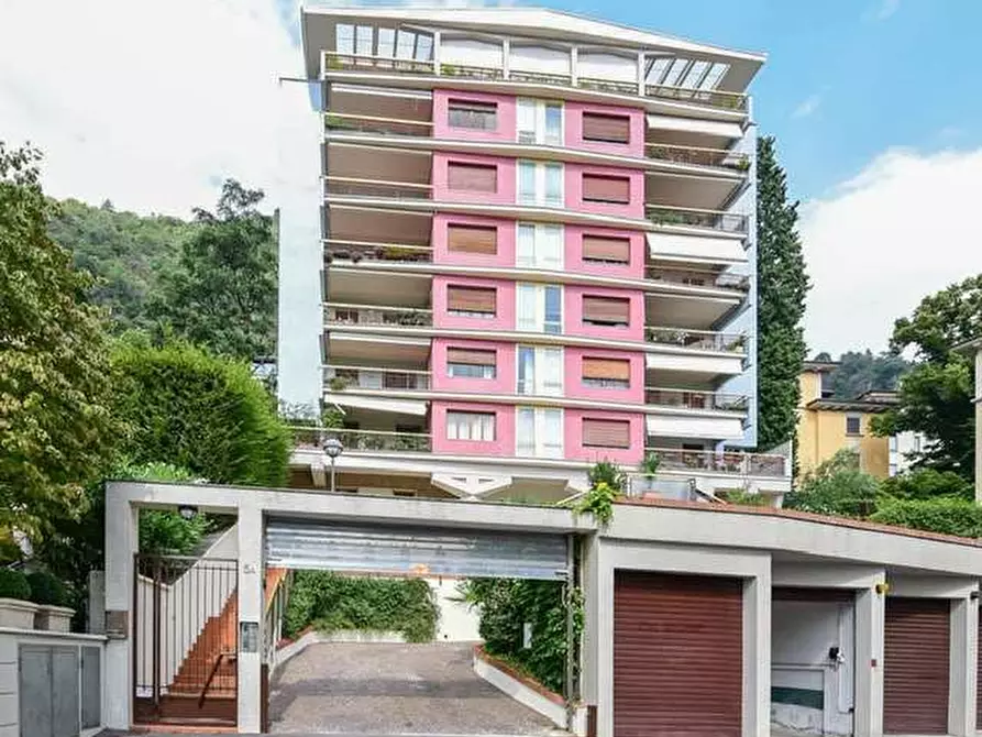 Immagine 1 di Appartamento in vendita  in Via Crispi 5 a Como