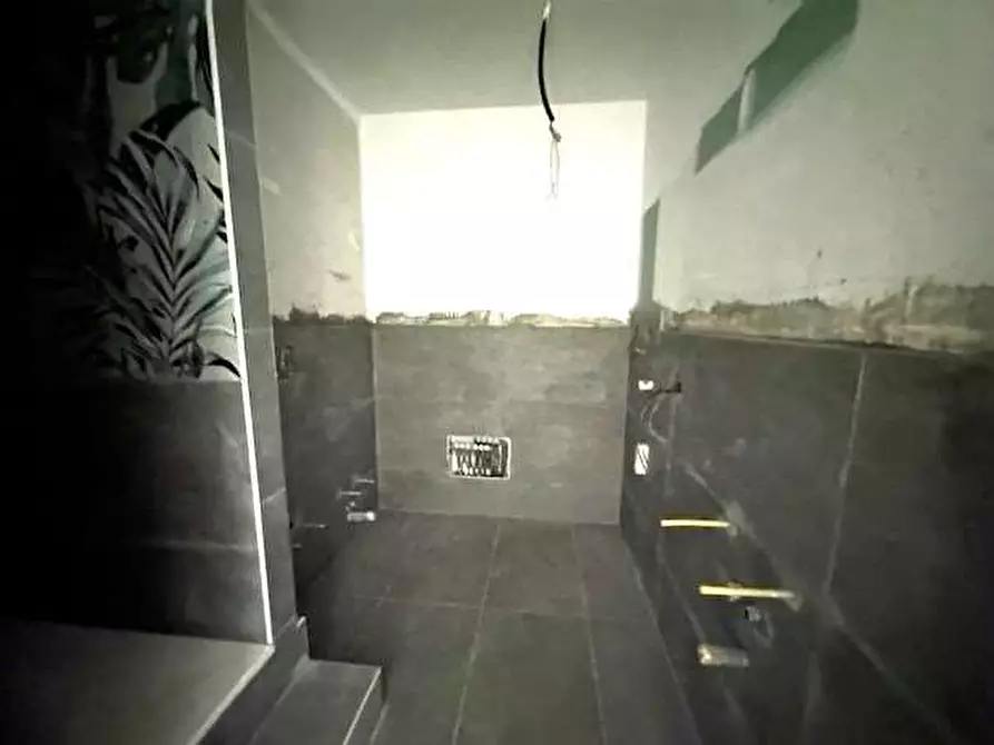 Immagine 15 di Trilocale in vendita  in Via Anzani 15 a Como