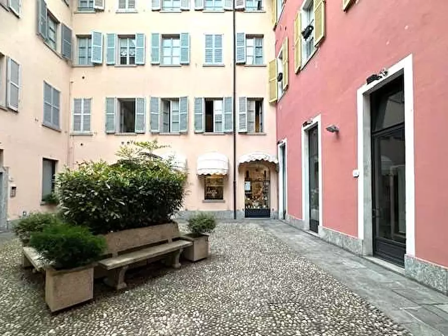 Immagine 1 di Negozio in affitto  in Via MIlano 34 a Como