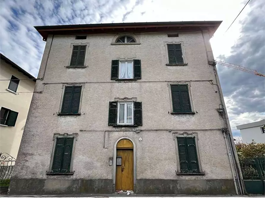 Immagine 1 di Porzione di casa in vendita  in Via Roma a Uggiate-Trevano