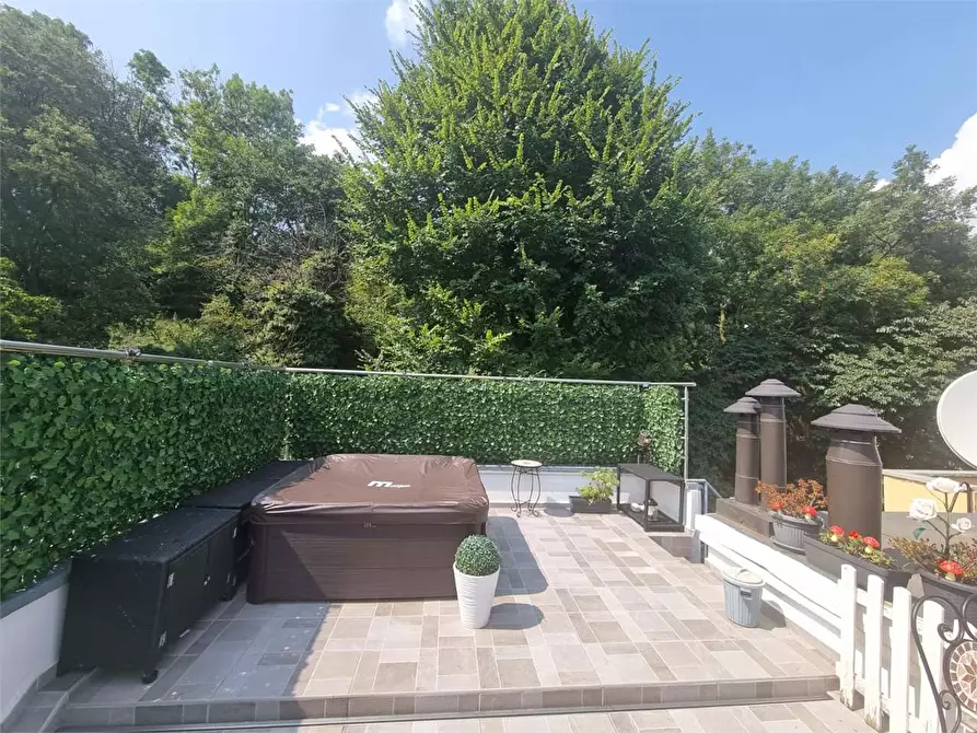 Immagine 2 di Attico in vendita  in Via Cernobbio 7 a Como