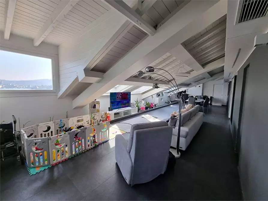 Immagine 10 di Attico in vendita  in Via Cernobbio 7 a Como